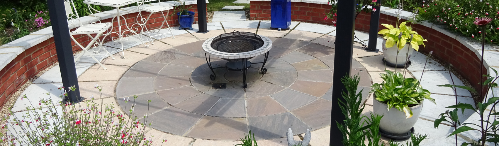 Circle Setts create a central feature in your outdoor space|| Starting from £299.99 per sett